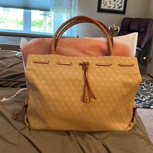 Dooney & Bourke, Brand New tote lite tan color